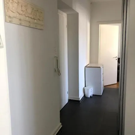 Séjour chez l'habitant Ein Zimmer In Einer 2-zimmer-wohnung Im Zentrum