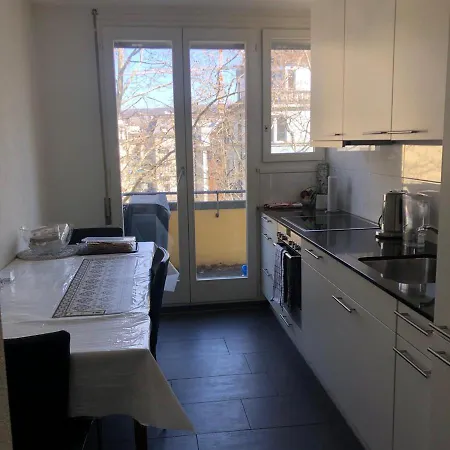 Ein Zimmer In Einer 2-zimmer-wohnung Im Zentrum Séjour chez l'habitant