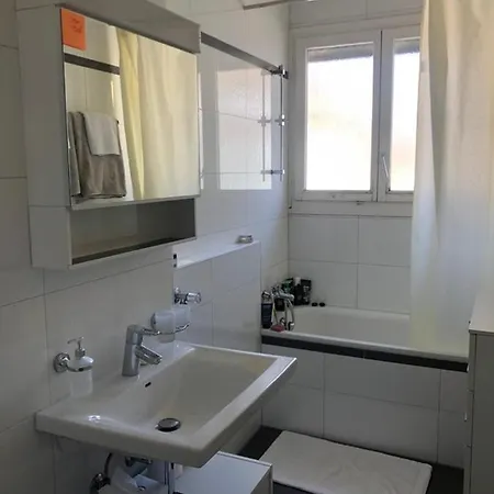 Homestay Ein Zimmer In Einer 2-zimmer-wohnung Im Zentrum *